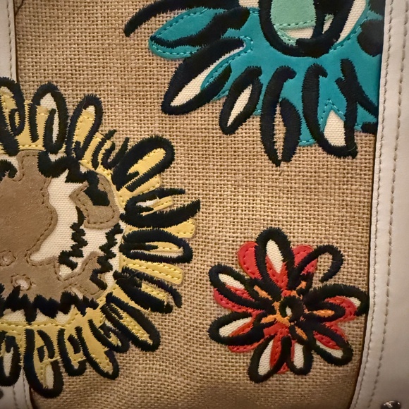 Coach Limited Edition “Bee & Flowers” Summer Bag - Picture 4 of 12